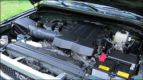 Le Toyota FJ Cruiser 2010 offre plus de puissance avec moins d'essence : Un  moteur plus performant et de nouvelles technologies qui continuent à  perpétuer sa tradition de conduite hors route