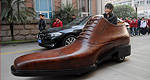 Cette voiture électrique en forme de soulier redéfinit l'expression « être à pied »