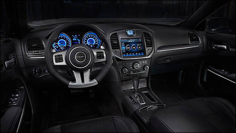Chrysler 300 SRT8 (New-York 2011) - Challenges