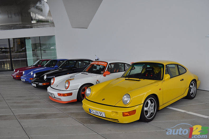 Welcoming committee of 993 911 RS'(Photo: Mathieu St-Pierre/Auto123.com)