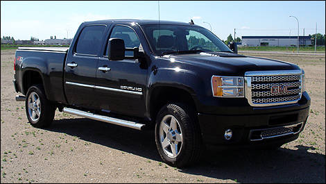 2011 GMC Sierra 2500HD Denali front 3/4 view