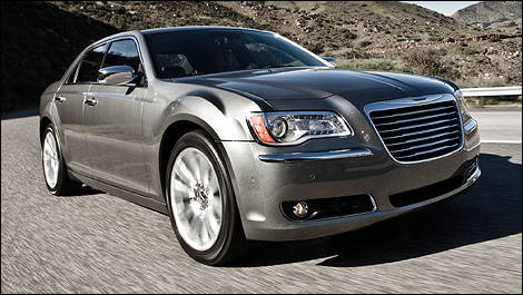 2012 Chrysler 300 front 3/4 view