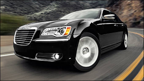 2012 Chrysler 300 front 3/4 view
