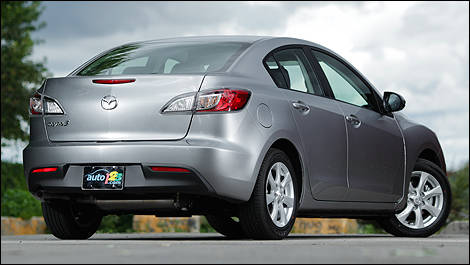 Mazda3 GX 2011 vue 3/4 arrière
