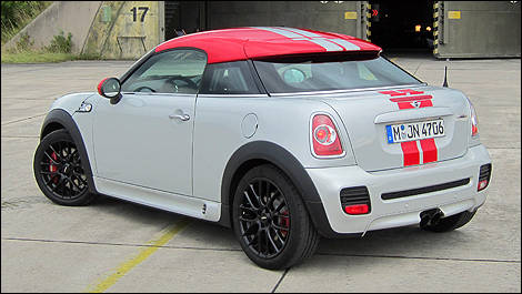 MINI Cooper Coup&eacute; 2012 vue 3/4 arri&egrave;re