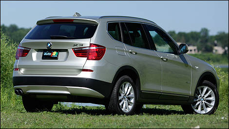 BMW X3 xDrive35i 2011 vue 3/4 arrière