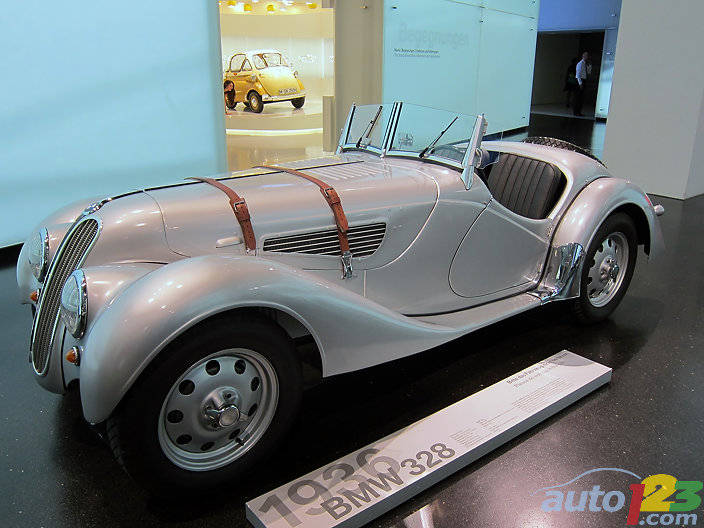 1936 BMW 328 - Produced between 1936-40, the 328 featured a tubular space frame, and a hemispherical combustion chamber engine. (Photo: Lesley Wimbush/Auto123.com)