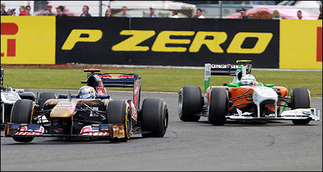 Toro Rosso en bagarre avec Force India à Silverstone. (Photo: Pirelli)