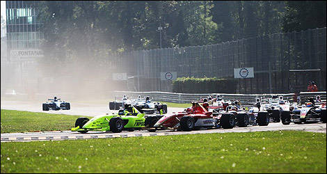 Start of the race at Monza. (Photo: Formula Two)