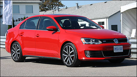 2012 Volkswagen Jetta GLI front 3/4 view