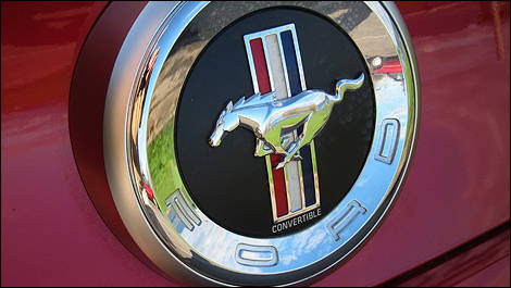 2011 Ford Mustand logo