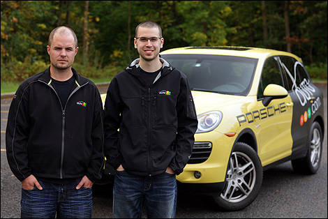 Marc-Andre Halle et Olivier Delorme avec leur Porsche Cayenne S Hybrid 2011
