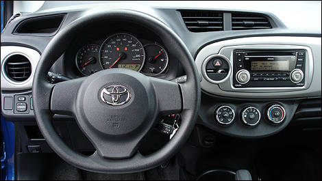 Toyota Yaris Hatchback 2012 intérieur