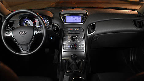 Hyundai Genesis Coupé 3.8 2011 intérieur