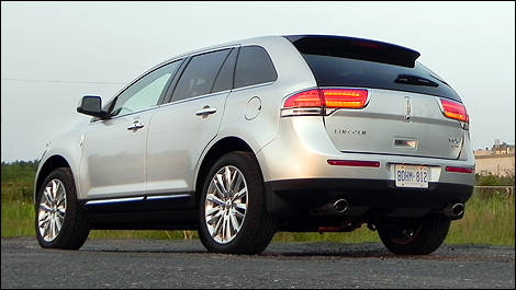 2011 Lincoln MKX AWD rear 3/4 view