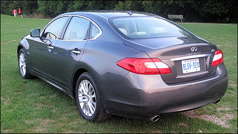 2012 Infiniti M35h rear 3/4 view