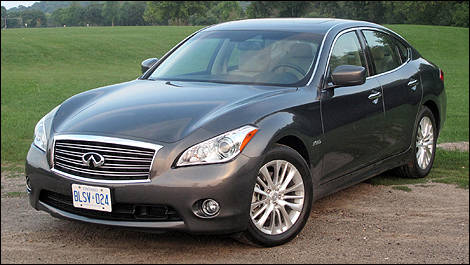 2012 Infiniti M35h front 3/4 view