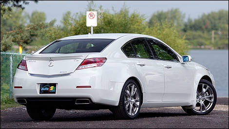 Acura TL SH-AWD 2012  vue 3/4 arrière