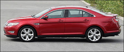Ford Taurus SHO 2011 vue c&ocirc;t&eacute; gauche