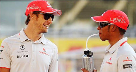 Jenson Button (&agrave; gauche) : &laquo; As-tu vu Britney? &raquo; (Photo: WRi2)