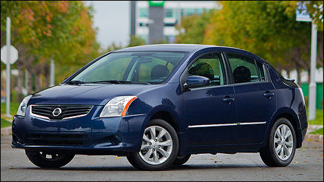 2012 Nissan Sentra 2.0 SL front 3/4 view