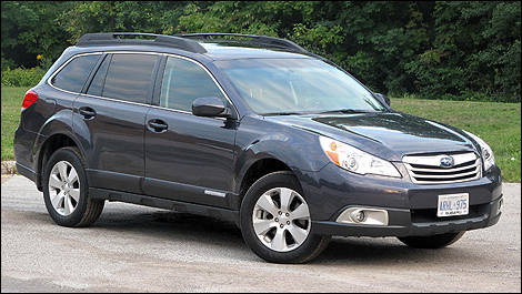 2011 Subaru Outback 3.6R Limited front 3/4 view