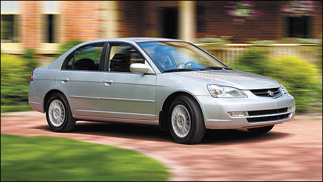 2003 Acura EL front 3/4 view