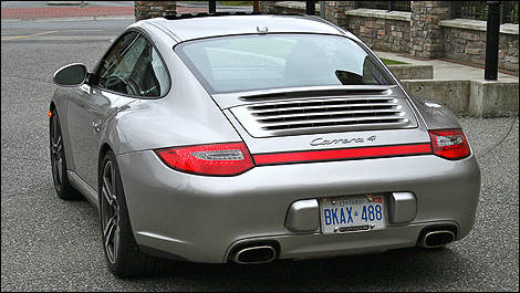 Porsche Carrera 4 2012 vue 3/4 arri&egrave;re