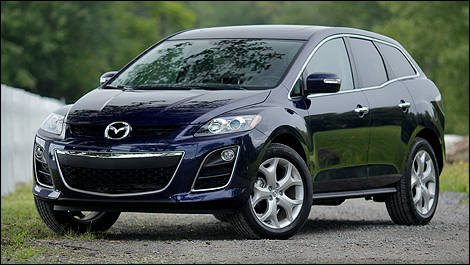 2011 Mazda CX-7 GT front 3/4 view