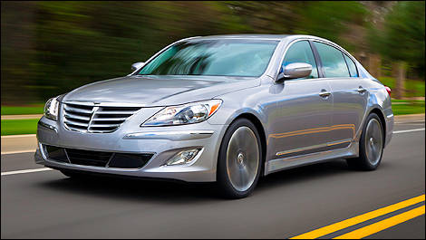 Hyundai Genesis 5.0 R-Spec 2012 vue 3/4 avant