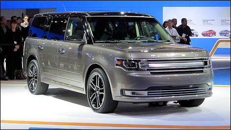 2013 Ford Flex front 3/4 view