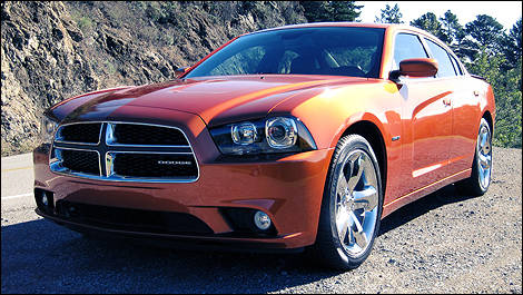 2011 Dodge Charger front 3/4 view