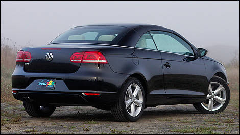 Volkswagen Eos Comfortline 2012 vue 3/4 arrière