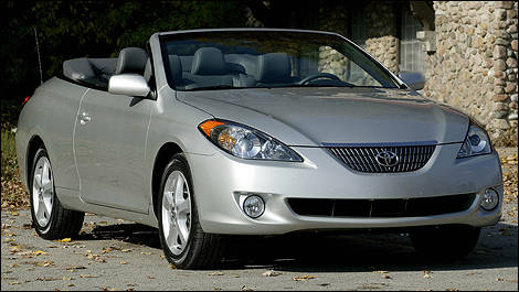 2004 Toyota Camry Solara front 3/4 view