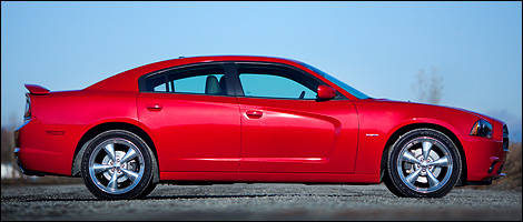Dodge Charger R/T 2012 vue c&ocirc;t&eacute; droit