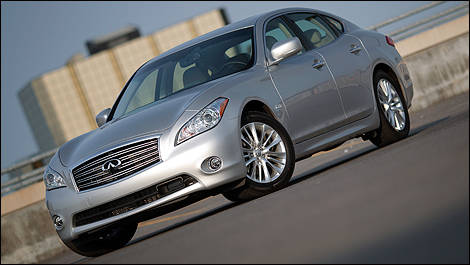 2012 Infiniti M35h front 3/4 view