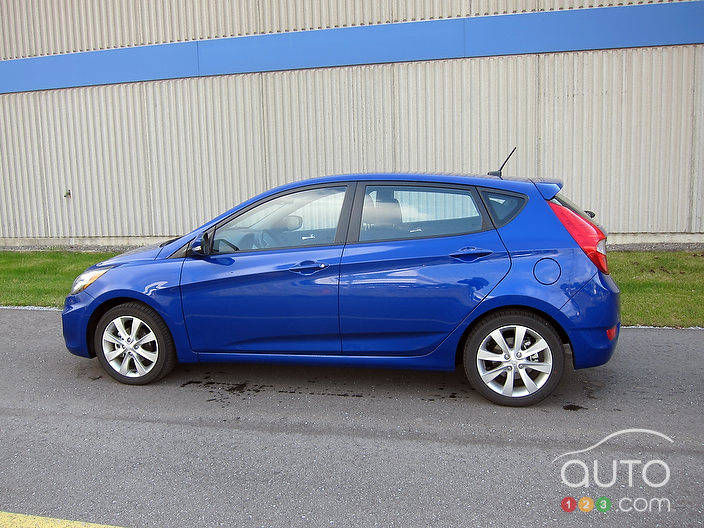 2012 Hyundai Accent Gls Hatchback Car Reviews Auto123