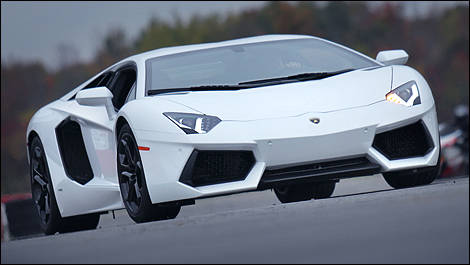 Lamborghini Aventador 2012 vue 3/4 avant