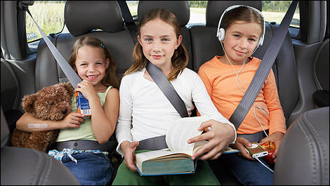 Seat belt wearing by child passengers