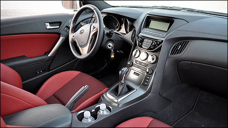 Hyundai Genesis Coupé 2013 intérieur