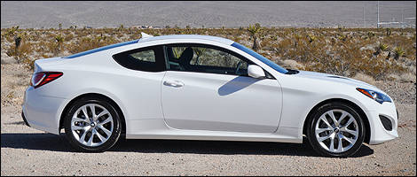 2013 Hyundai Genesis Coupe right side view
