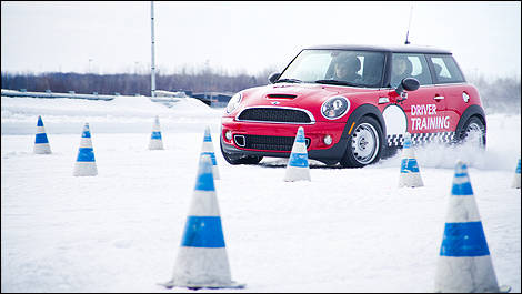 2012 MINI Cooper S front 3/4 view