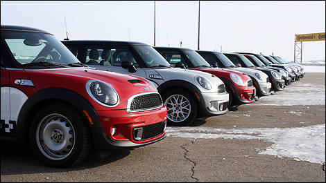 2012 MINI Cooper S Countryman ALL4 front 3/4 view