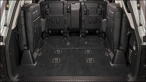 2013 Lexus LX 570 trunk