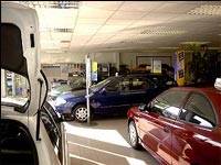La visite chez le concessionnaire automobile