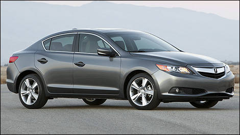 2013 Acura ILX front 3/4 view