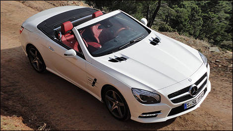 2013 Mercedes-Benz Classe SL 550 front 3/4 view