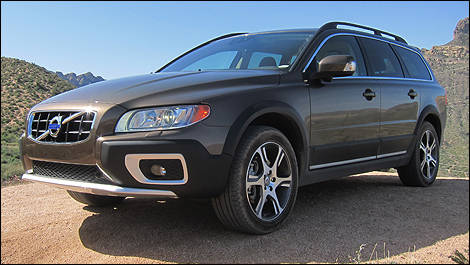 2012 Volvo XC70 T6 AWD Platinum front 3/4 view