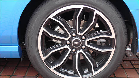 2013 Ford Mustang wheel