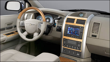 2008 Chrysler Aspen interior